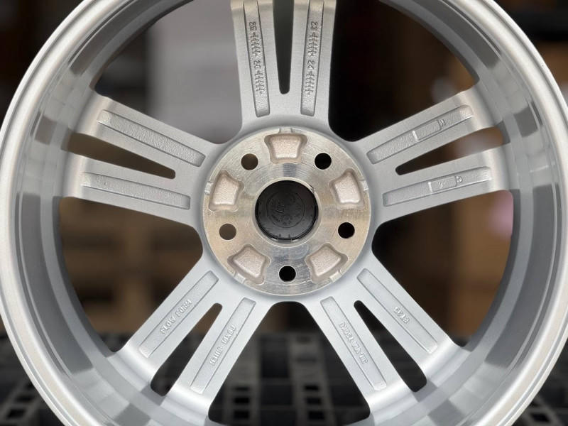 VolksWagen Sebring H3111F R18 8J ET35 5x112 DIA57.1 HYPER SILVER