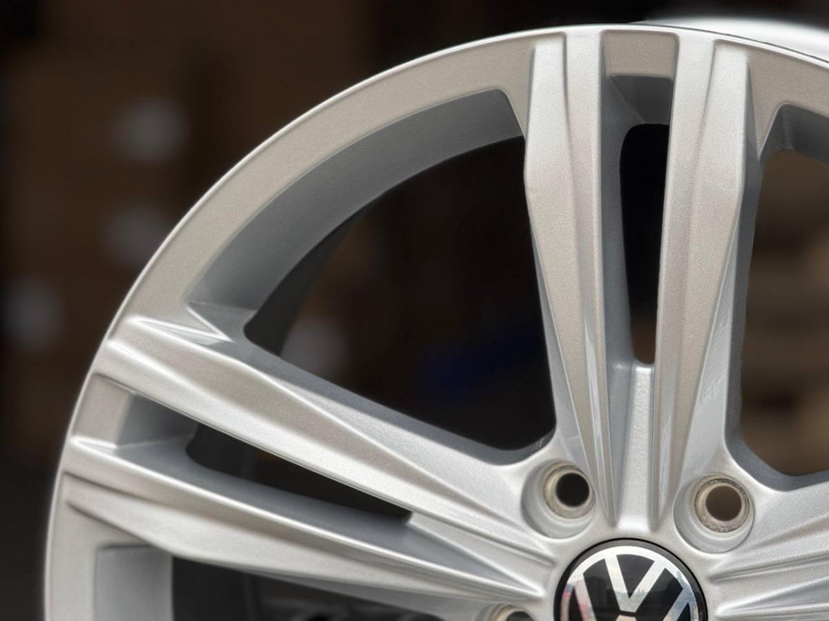 VolksWagen Sebring H3111F R18 8J ET35 5x112 DIA57.1 HYPER SILVER