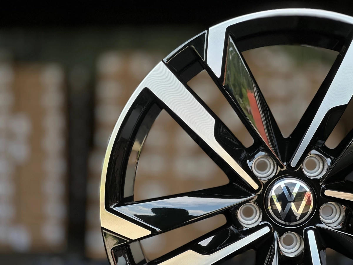 Volkswagen H3539F FlowForming R18 8J ET40 5x112 DIA57.1 GLOSS BLACK FACE