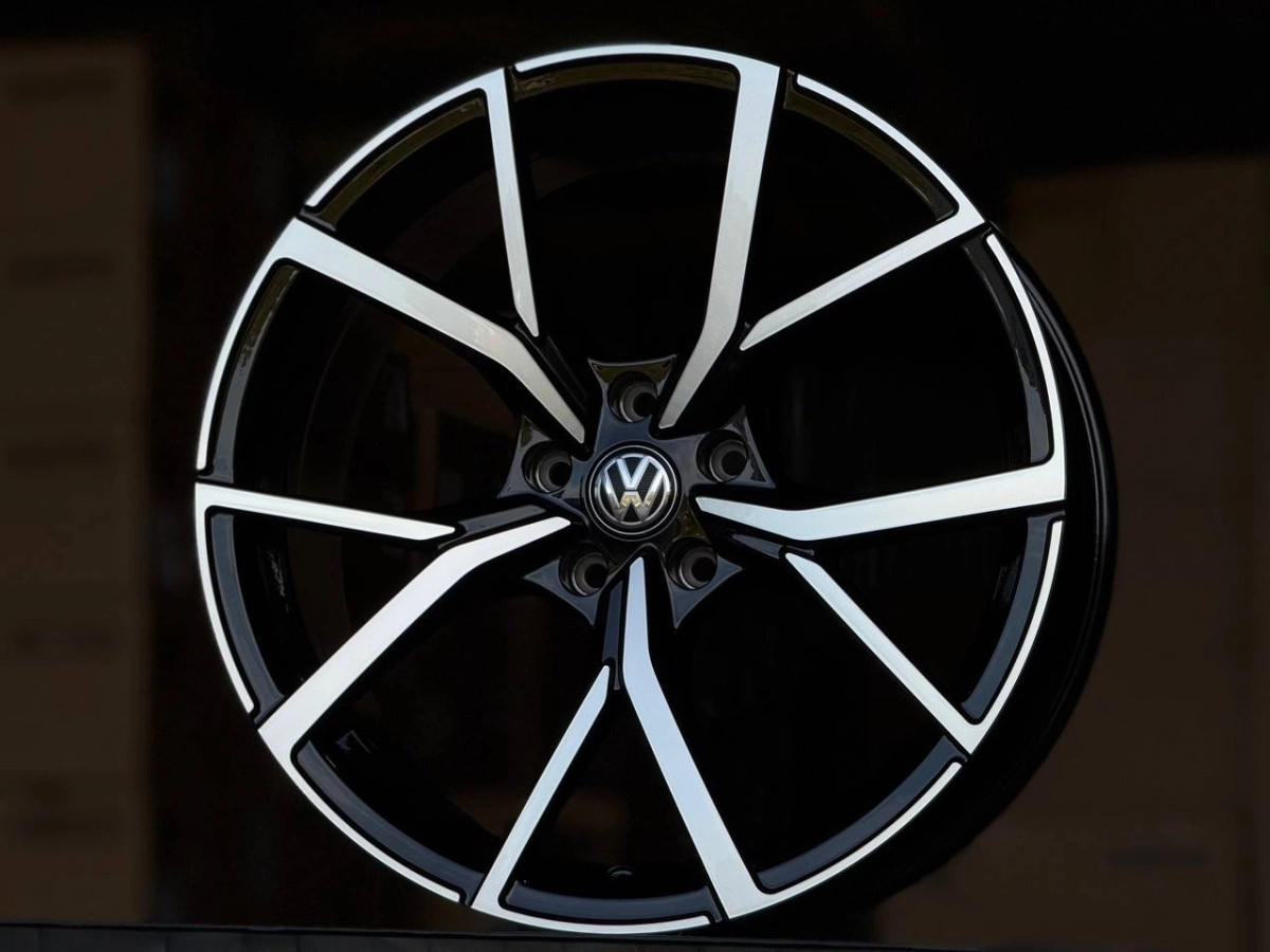 VOLKSWAGEN H3112F FlowForming R18 8J ET35 5x112 DIA57.1 GLOSS BLACK FACE