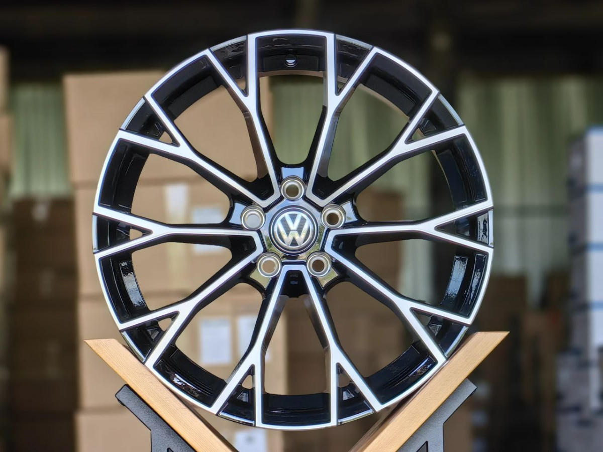 VOLKSWAGEN 5686 FlowForming R18 7.5J ET35 5x112 DIA57.1 GLOSS BLACK FACE