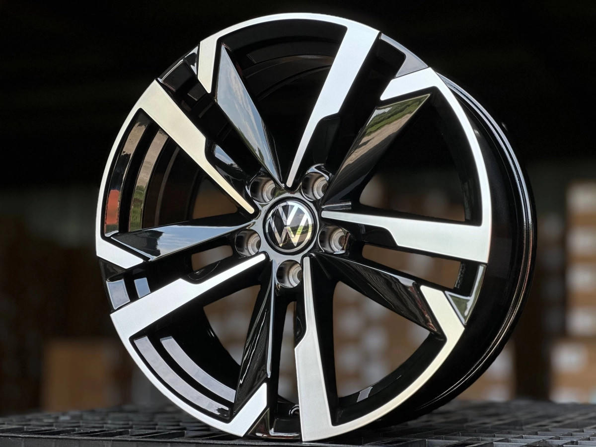 Volkswagen H3539F FlowForming R18 8J ET40 5x112 DIA57.1 GLOSS BLACK FACE
