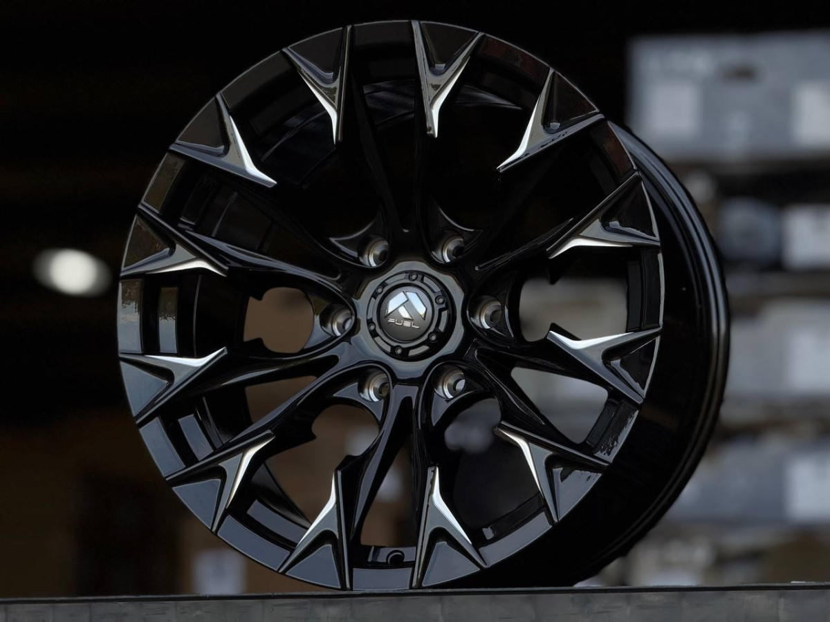 FUEL FLAME 8322 R18 9.5J ET5 6x139.7 DIA110.1 GLOSS BLACK MILLING