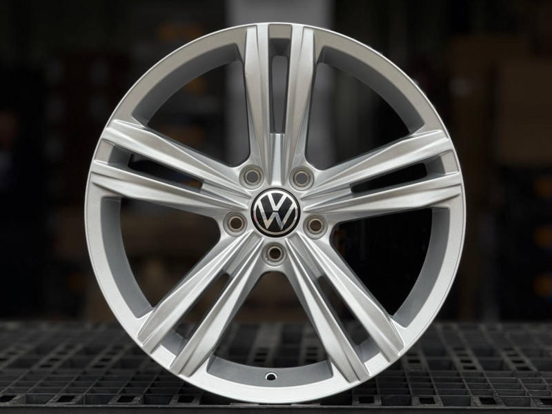 VolksWagen Sebring H3111F R17 7J ET46 5x112 DIA57.1 HYPER SILVER