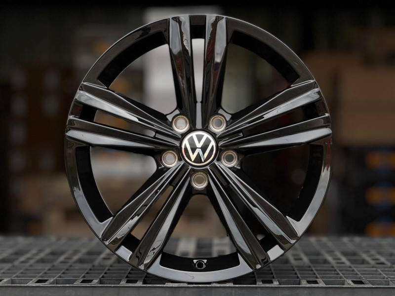Volkswagen Serbring H3111F FlowForming R17 7J ET46 5x112 DIA57.1 GLOSS BLACK