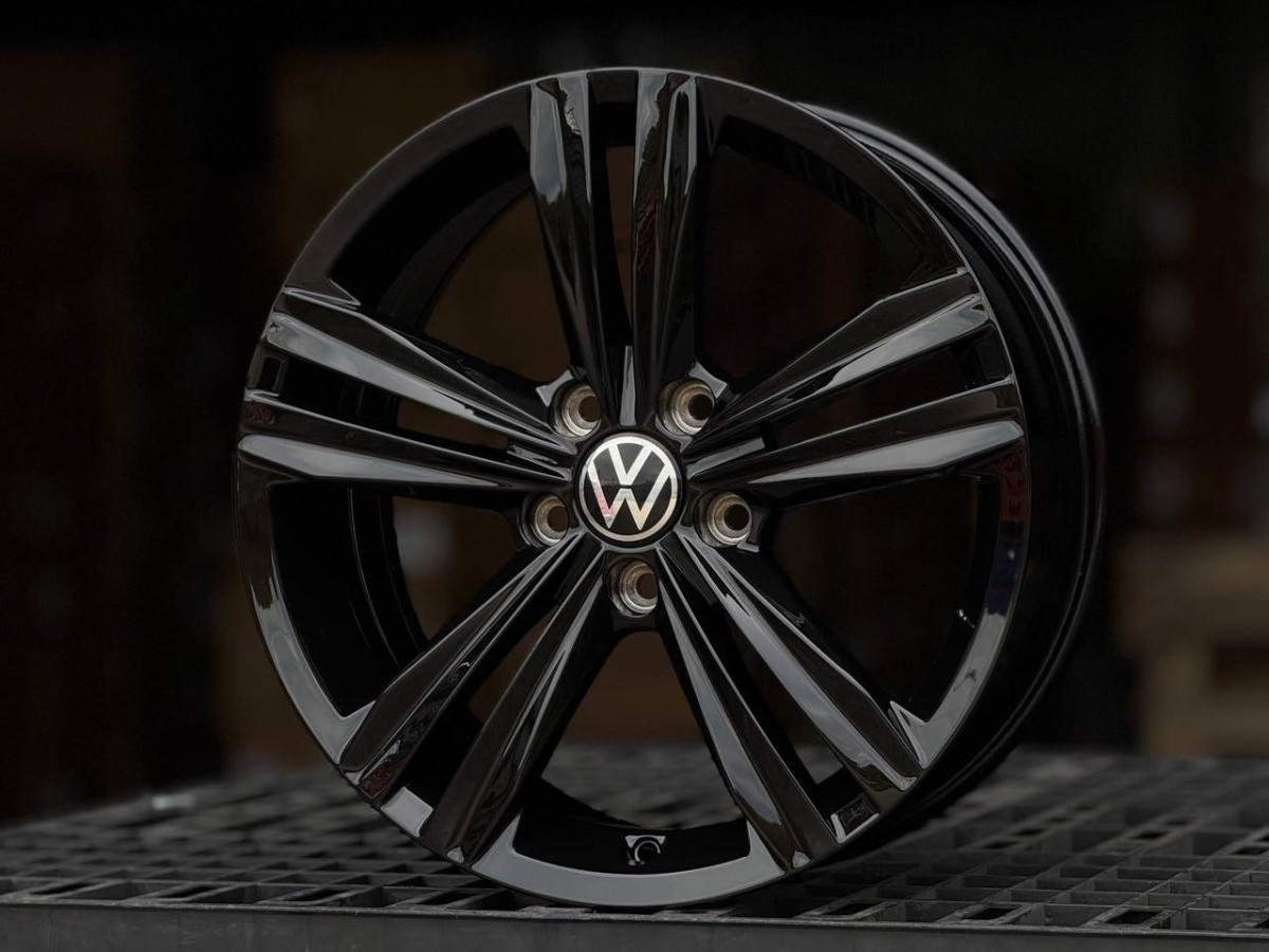 Volkswagen Serbring H3111F FlowForming R17 7J ET46 5x112 DIA57.1 GLOSS BLACK