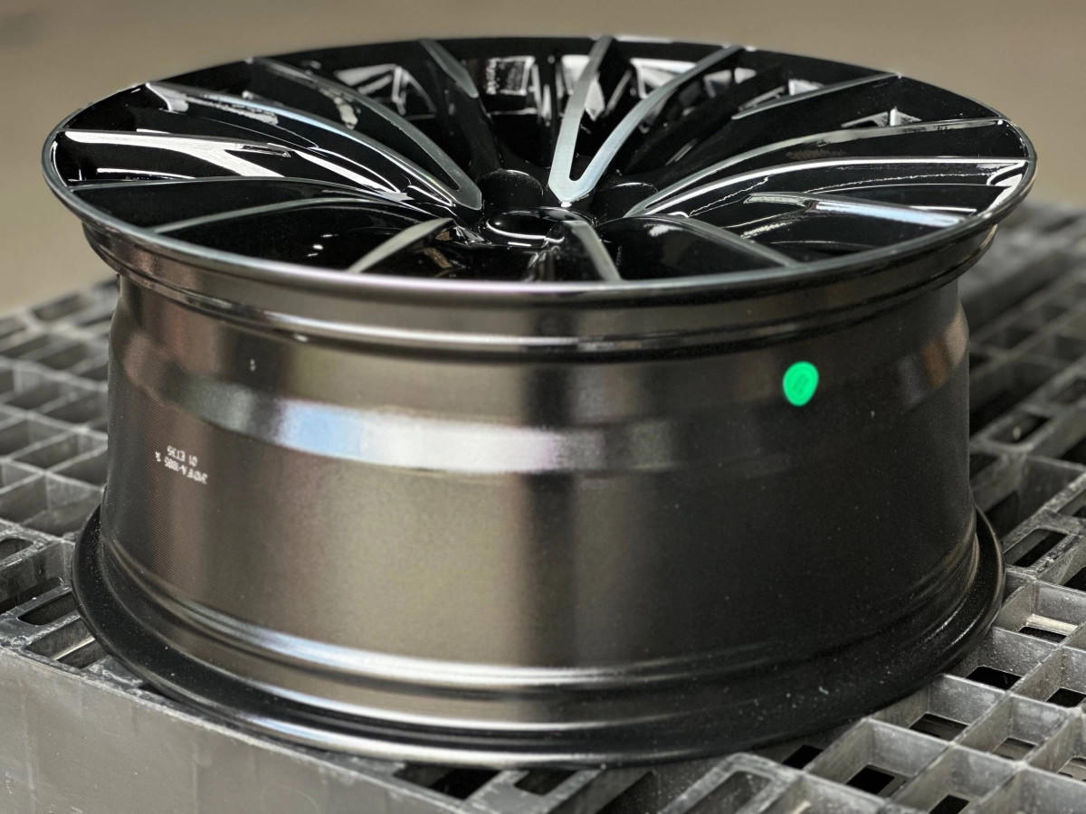 WALD H3101FA FlowForming R19 8.5J ET35 5x114.3 DIA60.1 GLOSS BLACK FACE