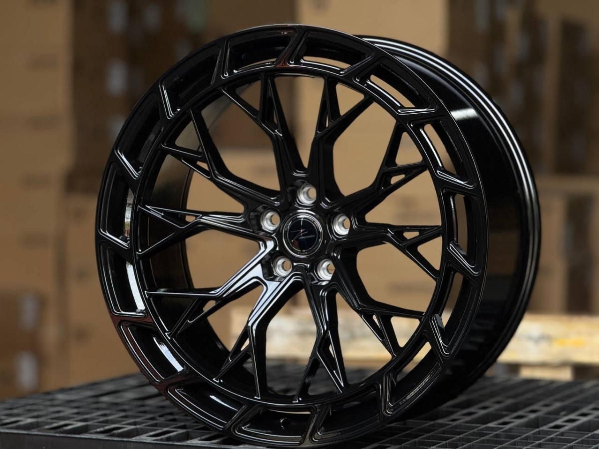 Z-Perfomance FB004 FlowForming R21 9.5J ET28 5x114.3 DIA73.1 GLOSS BLACK