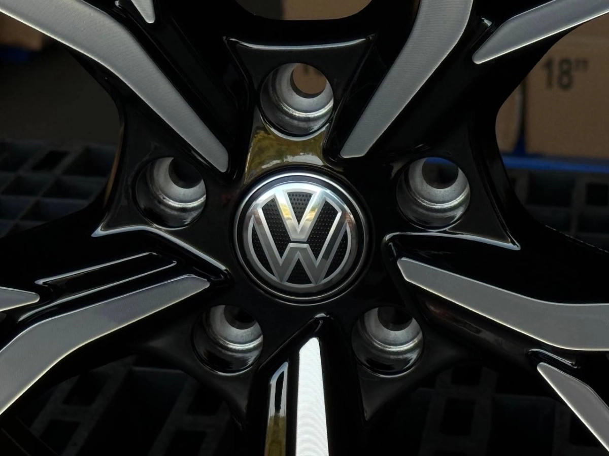VOLKSWAGEN H3112F FlowForming R18 8J ET35 5x112 DIA57.1 GLOSS BLACK FACE