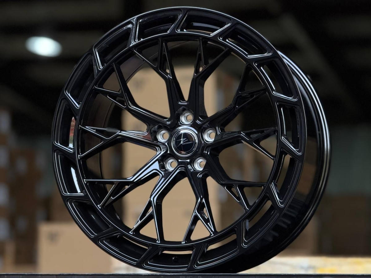 Z-Perfomance FB004 FlowForming R21 9.5J ET28 5x114.3 DIA73.1 GLOSS BLACK