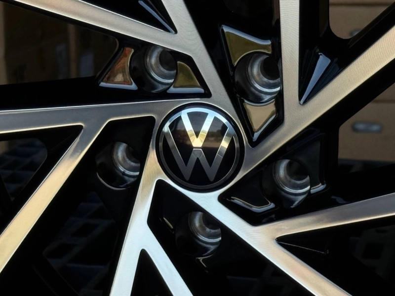 VOLKSWAGEN 1071 R18 8J ET35 5x112 DIA57.1 GLOSS BLACK FACE