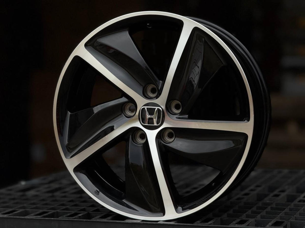 Honda Vezel H688F FlowForming R17 7J ET55 5x114.3 DIA64.1 GLOSS BLACK FACE