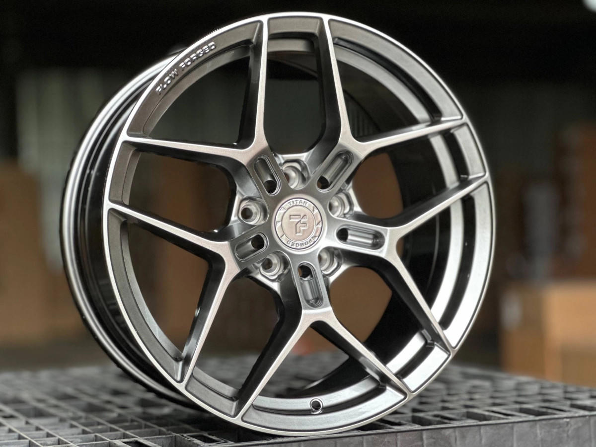 Titan Forged TF33 FlowForming R18 8J ET35 5x114.3 DIA73.1 HYPER BLACK