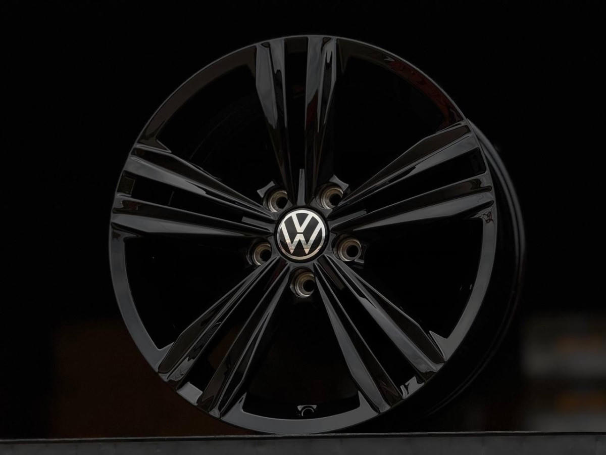 Volkswagen Serbring H3111F FlowForming R17 7J ET46 5x112 DIA57.1 GLOSS BLACK