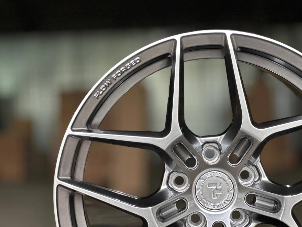 Titan Forged TF33 FlowForming R18 8J ET35 5x114.3 DIA73.1 HYPER BLACK