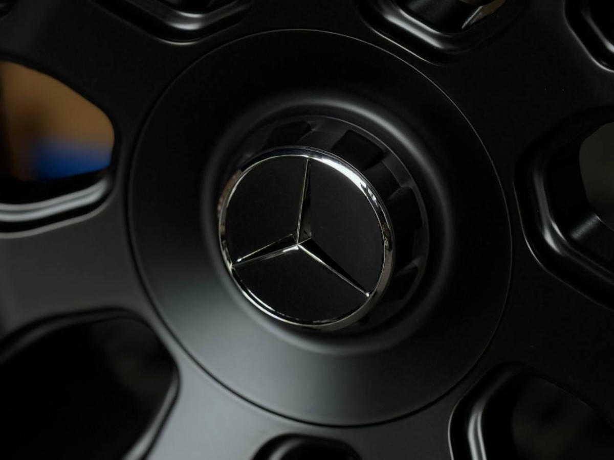 Mercedes-Benz G-Class YC095 R22 10J ET26 5x130 DIA84.1 SATIN BLACK RED LIP