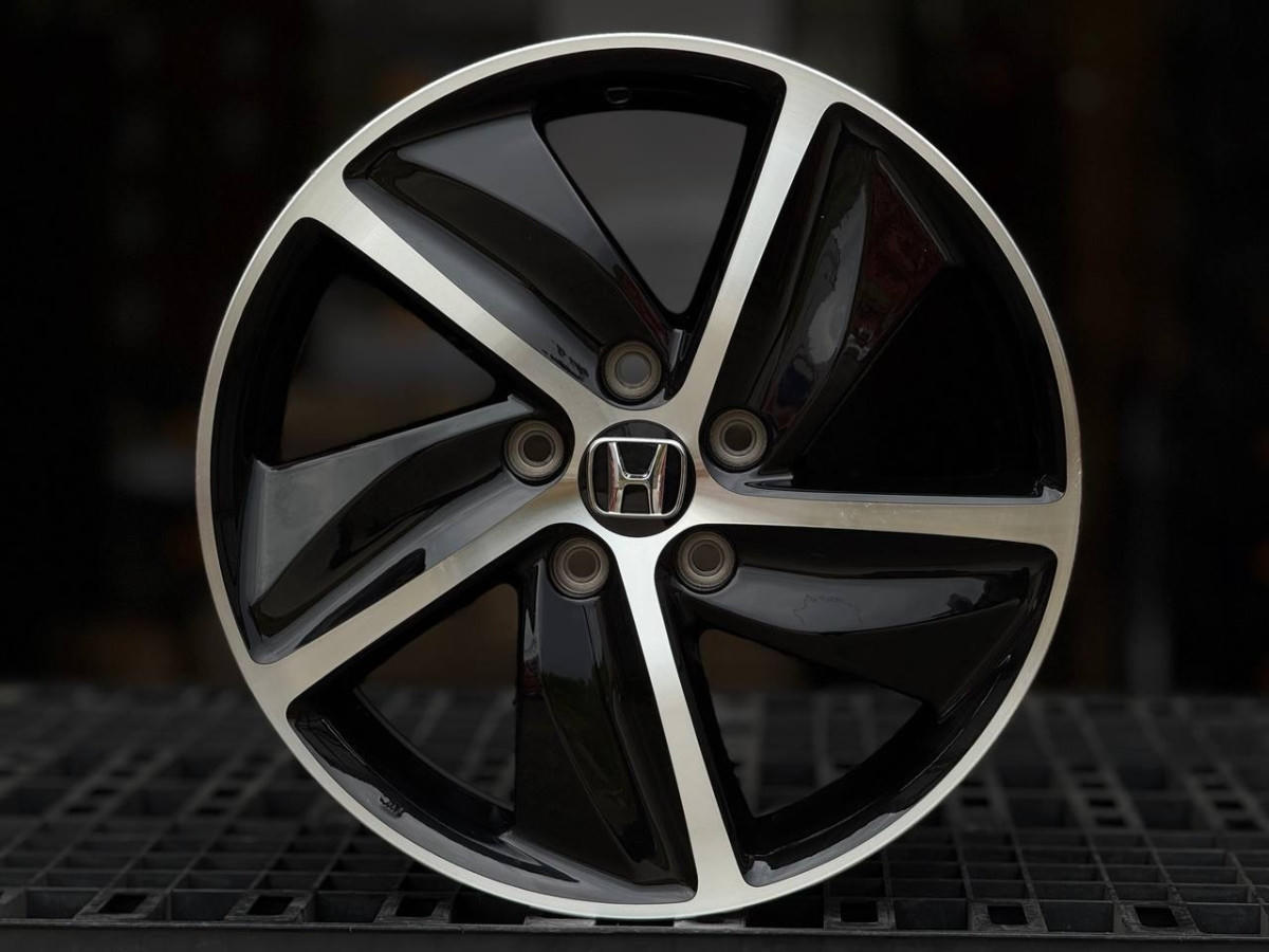 Honda Vezel H688F FlowForming R17 7J ET55 5x114.3 DIA64.1 GLOSS BLACK FACE