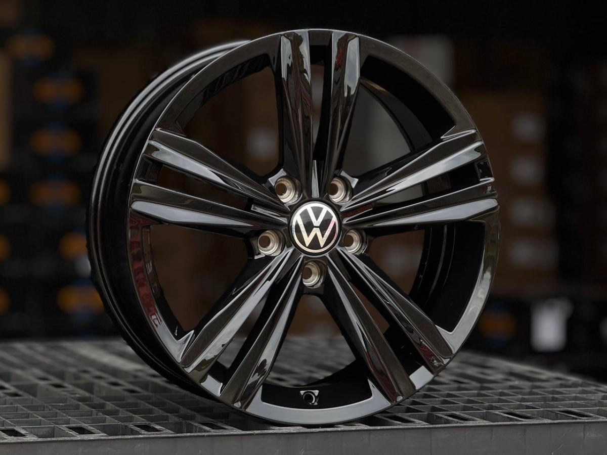 Volkswagen Serbring H3111F FlowForming R17 7J ET46 5x112 DIA57.1 GLOSS BLACK