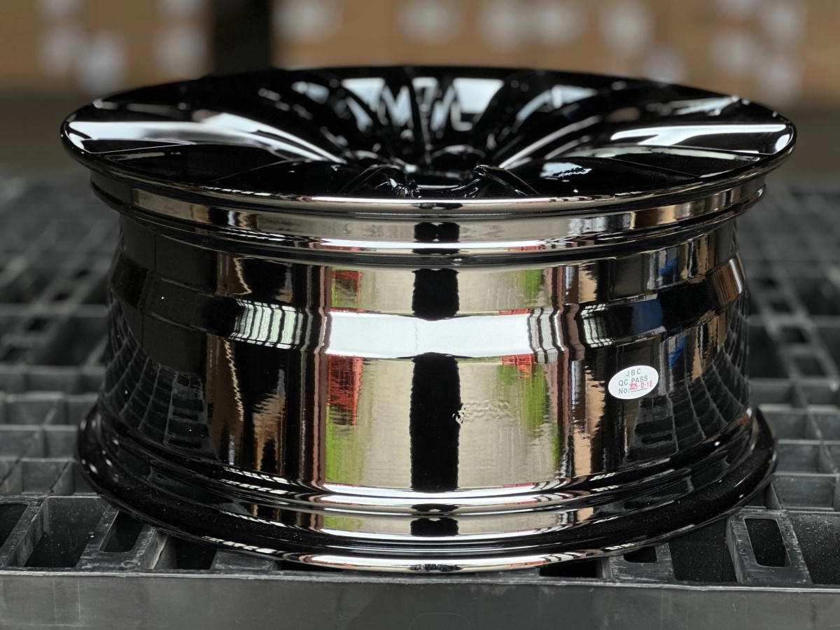 WALD H3101FA FlowForming R18 8J ET35 5x114.3 DIA60.1 CHROME