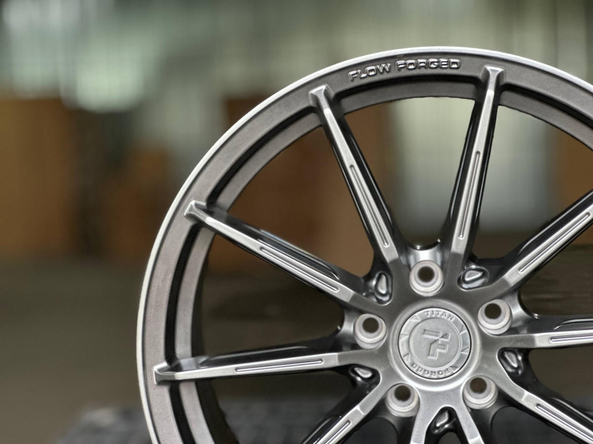 FLOW FORMING TITAN FORGED TF34 F8834 R18 8J ET35 5x114.3 DIA73.1 HYPER BLACK
